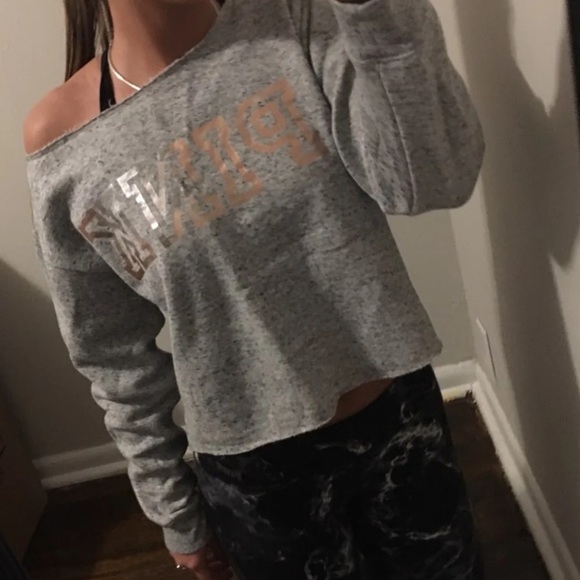 PINK Heather Gray Crossback Crewneck - Picture 7 of 8